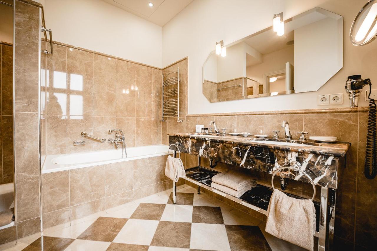 Residenz Weingut Schloss Reinhartshausen Bed and Breakfast Eltville am Rhein Buitenkant foto