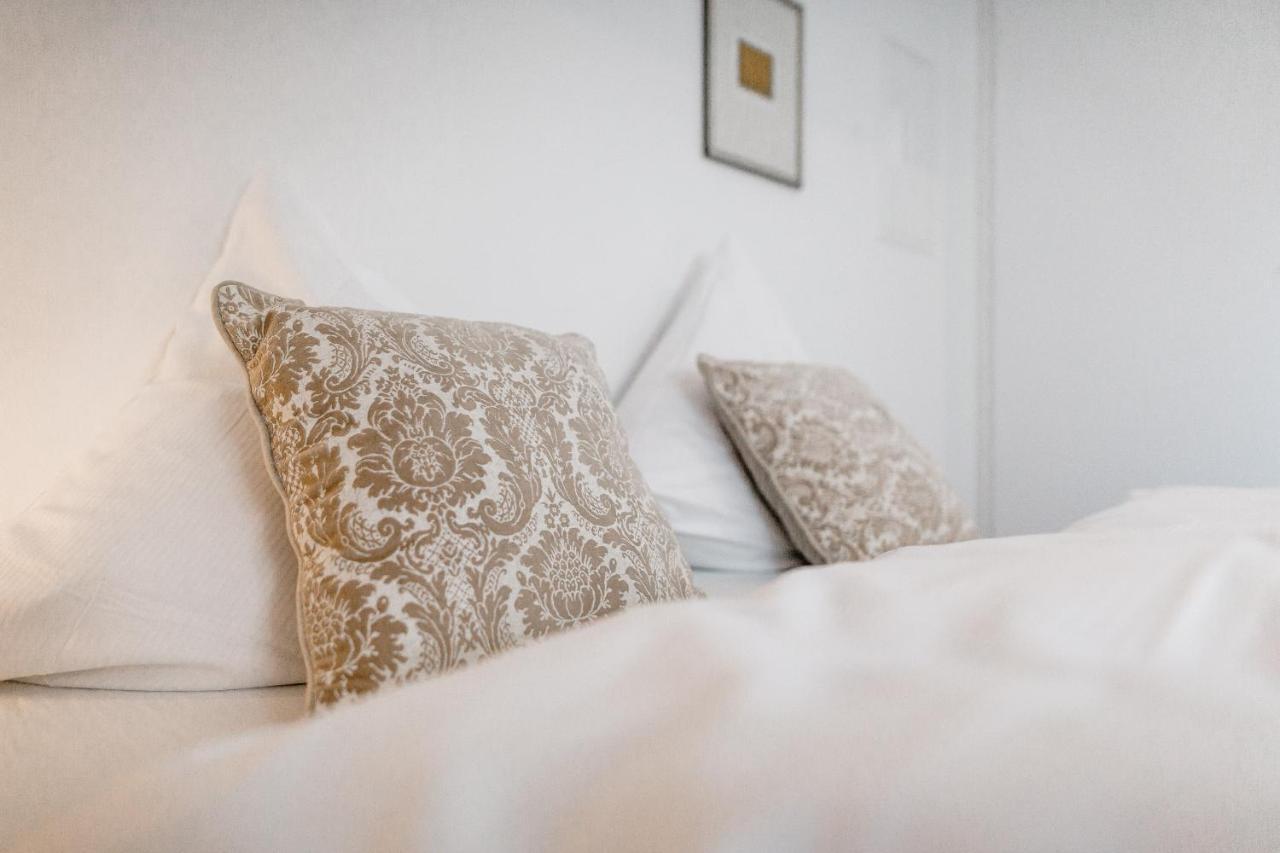 Residenz Weingut Schloss Reinhartshausen Bed and Breakfast Eltville am Rhein Buitenkant foto