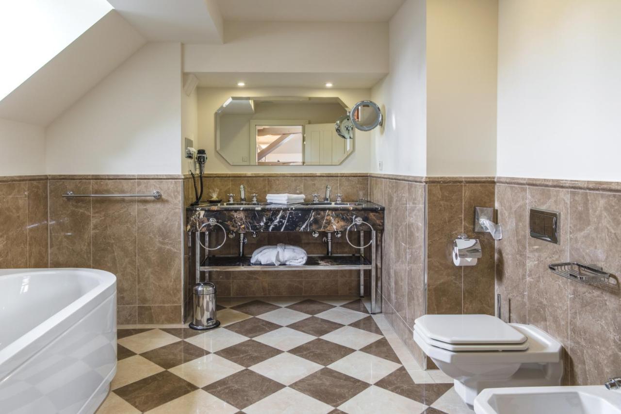 Residenz Weingut Schloss Reinhartshausen Bed and Breakfast Eltville am Rhein Buitenkant foto